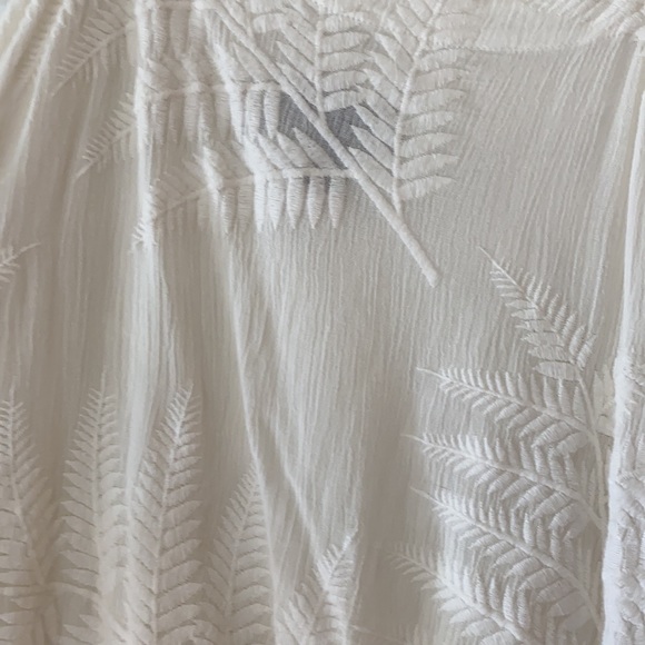 Palm embroidered white gauzey cold shoulder top - Picture 3 of 3